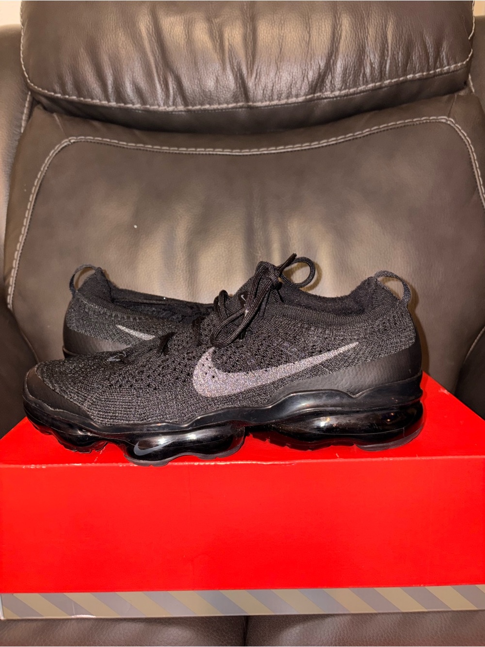 Nike Men’s Black Flyknit VaporMax with Dark Gray Swoosh - Picture 1 of 4